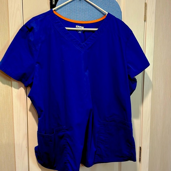 Scrubs Tops size 2x royal blue women’s Scrubs - Picture 6 of 11